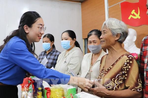 Mang Tết ấm đến bệnh nhân ung thư tại Cần Thơ