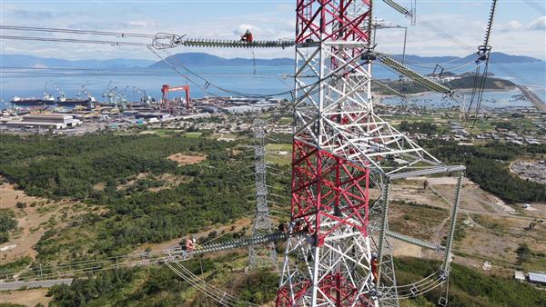 Giữ “mạch máu” điện nối dài trong dịp Tết Bính Ngọ