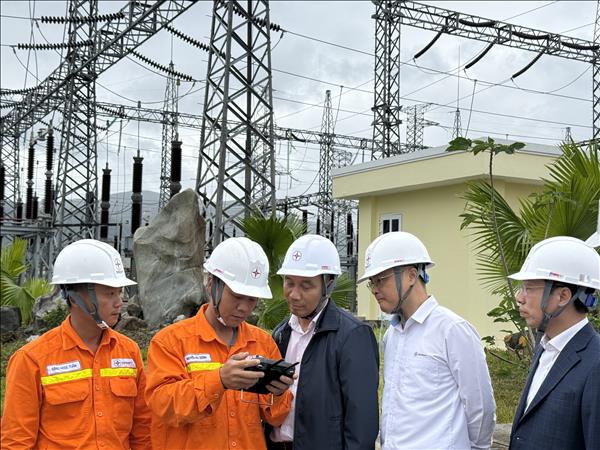 Giữ “mạch máu” điện nối dài trong dịp Tết Bính Ngọ