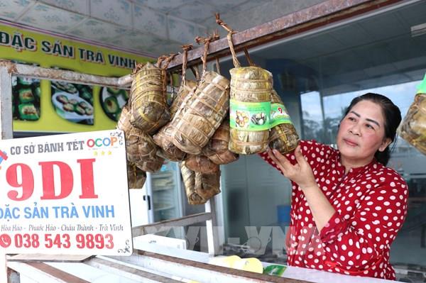 Cận Tết, bánh tét Vĩnh Long vào vụ "hái ra tiền"