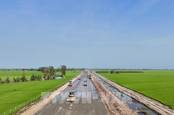 Dồn lực đưa cao tốc Châu Đốc – Cần Thơ – Sóc Trăng về đích