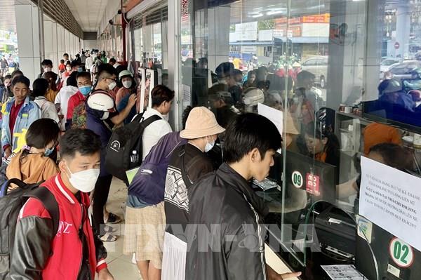 TP. Hồ Chí Minh đã bán khoảng 60% vé xe Tết