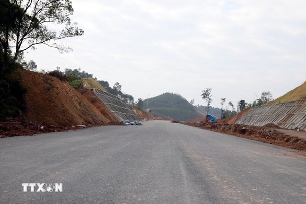 Tết Nguyên đán Bính Ngọ: Phân luồng giao thông trên cao tốc Hữu Nghị - Chi Lăng khi Quốc lộ 1 ùn tắc