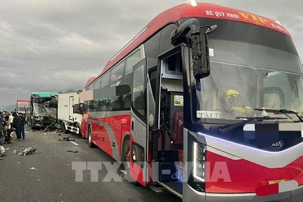 Tai nạn giao thông liên hoàn trên cao tốc Vân Phong - Nha Trang