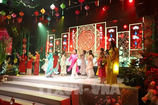 Gắn bó bền chặt cộng đồng và thúc đẩy giao thoa văn hóa Việt - Séc