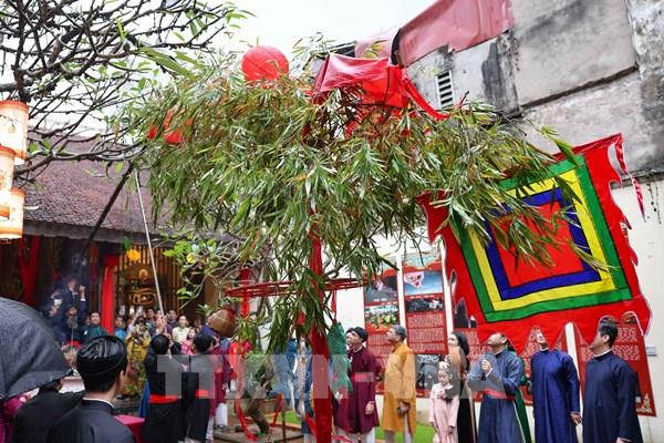Phố cổ Hà Nội dựng cây nêu, gọi Xuân về giữa lòng di sản