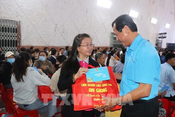 Tết sum vầy lan tỏa ấm áp đến công nhân An Giang