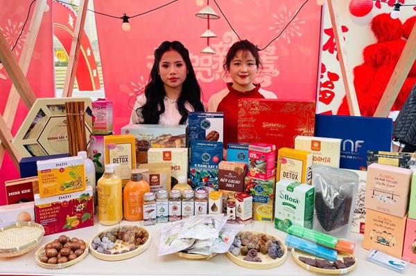 Hương vị Việt lan tỏa tại Hội chợ quốc tế mùa Xuân ở Trùng Khánh