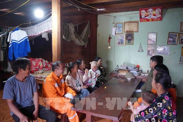 Đưa ánh sáng về bản để đồng bào vùng cao đón Tết trọn vẹn
