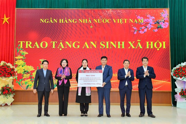 Agribank đồng hành mang Tết ấm đến vùng khó khăn
