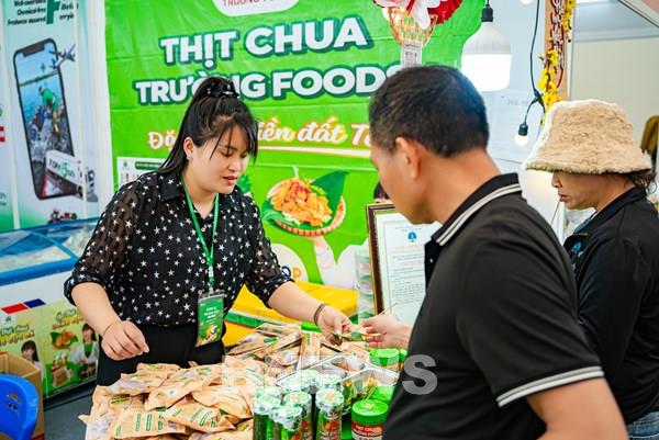 Hội chợ Mùa Xuân 2026: Trường Foods đưa thịt chua đất Tổ ra thị trường lớn