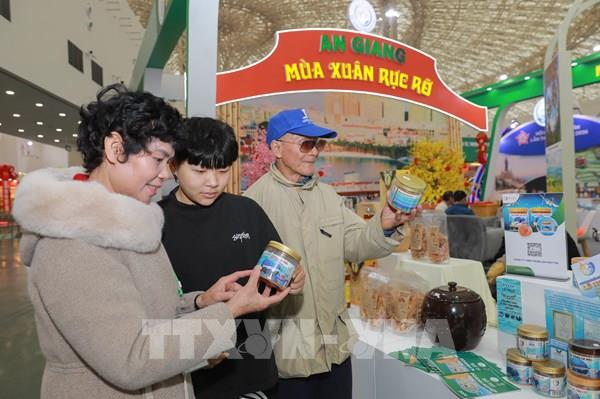 Hội chợ Mùa Xuân 2026: “Cú hích” thúc đẩy tiêu dùng, bình ổn thị trường dịp Tết