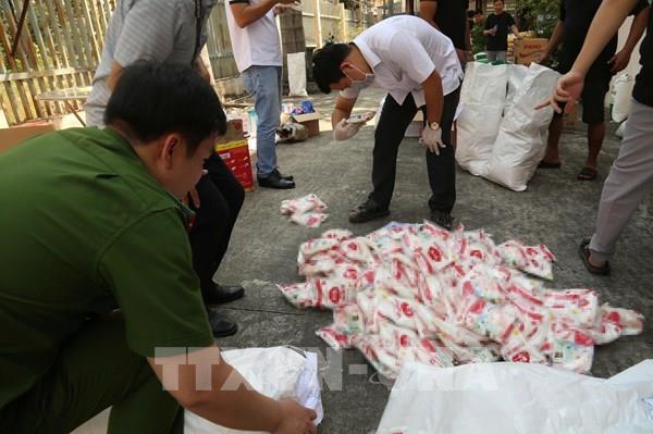 Triệt xóa đường dây sản xuất, buôn bán thực phẩm giả quy mô lớn