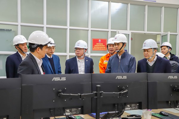 Lãnh đạo EVN kiểm tra chuẩn bị đảm bảo điện Tết Bính Ngọ 2026