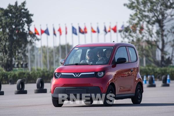 Doanh số bán ô tô VinFast tháng đầu năm tăng 55%