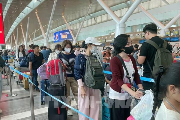 TP. Hồ Chí Minh: Bến xe, nhà ga đông nghẹt khách trong ngày làm việc cuối trước kỳ nghỉ Tết