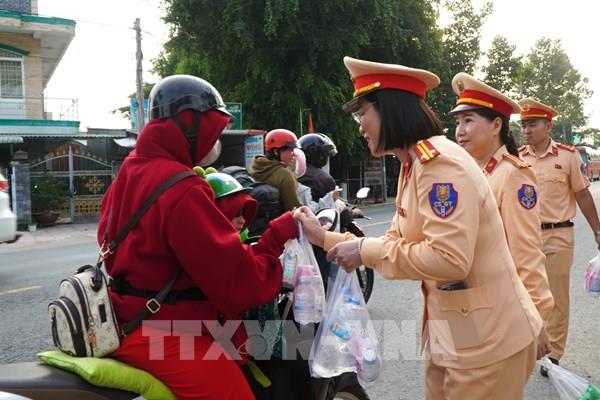 Trạm dừng chân nghĩa tình "tiếp sức” người dân trên nhiều tuyến đường quốc lộ, tỉnh lộ