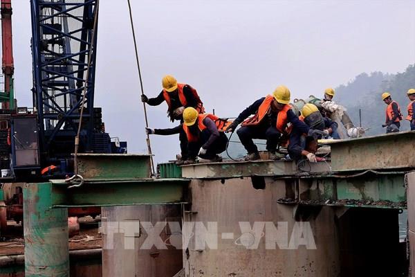 Xuân về trên đại công trường cao tốc Hòa Bình - Mộc Châu