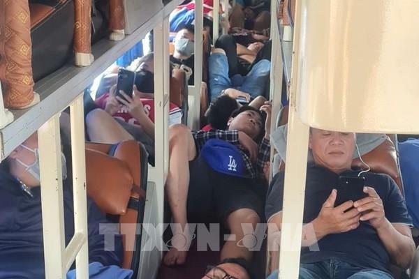 “Nhồi nhét” 50 khách trên xe 21 chỗ, chủ xe và tài xế bị phạt trên 200 triệu đồng