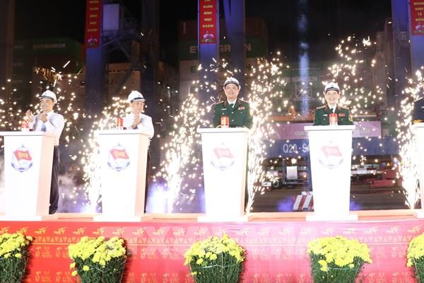 Tân cảng Cát Lái đón 7 chuyến tàu container trong đêm giao thừa Xuân Bính Ngọ