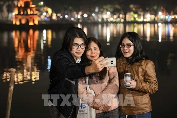 Khoảnh khắc đón năm mới Bính Ngọ trong sắc màu văn hóa truyền thống