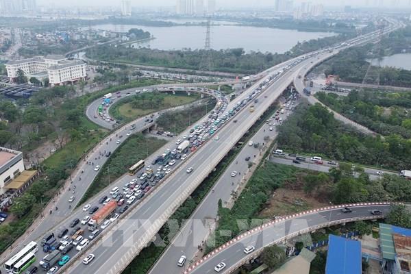 Khuyến cáo lái xe tuân thủ phân luồng, không đi vào làn khẩn cấp trên đường cao tốc