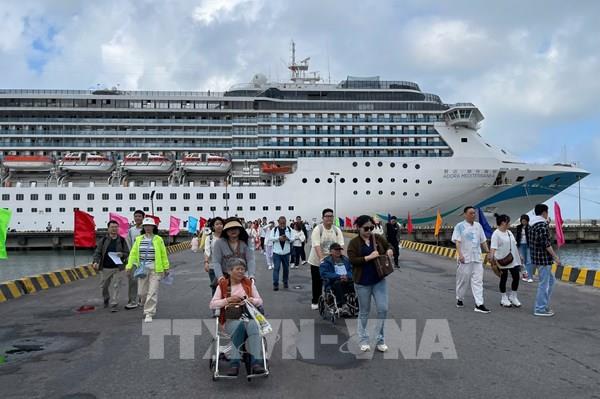 Đón tàu du lịch quốc tế “xông đất” đầu năm Bính Ngọ 2026