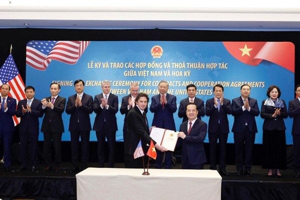 Trao Giấy phép cung cấp dịch vụ viễn thông vệ tinh cho Starlink