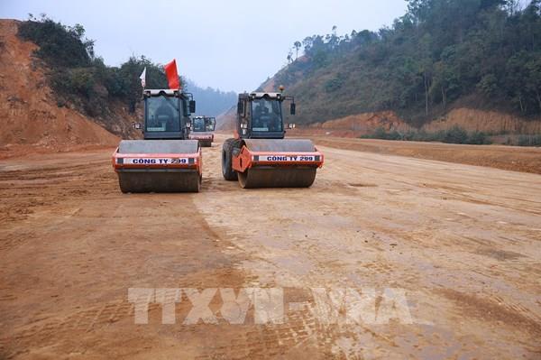 Tập trung tháo gỡ vướng mắc, đẩy nhanh tiến độ các công trình, dự án trọng điểm