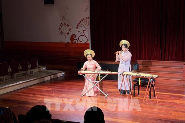 Khi hương Xuân lan tỏa giữa lòng châu Âu