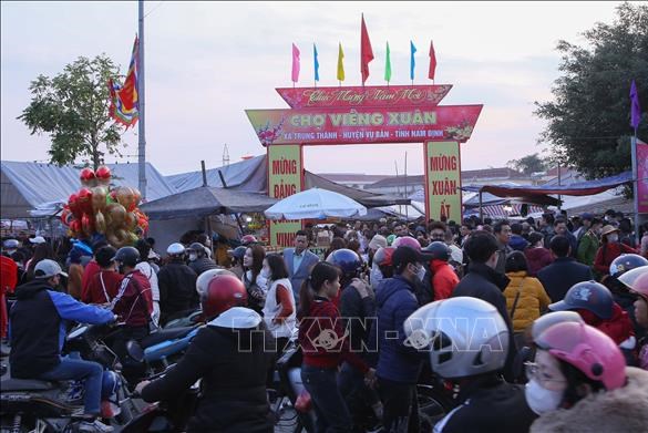 Về chợ Viềng “mua lộc” đầu năm