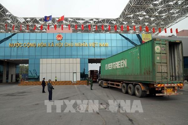 Sôi động hoạt động xuất nhập khẩu hàng hóa sau kỳ nghỉ Tết