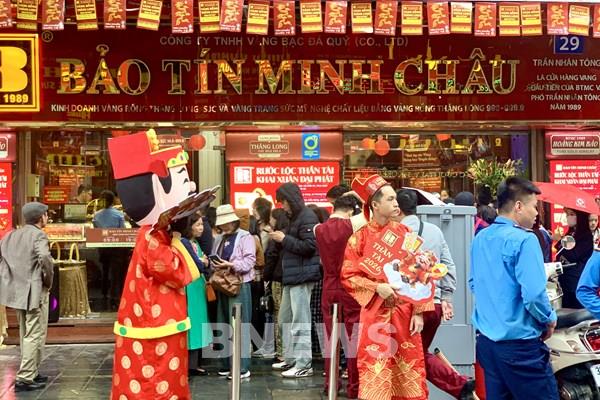 Ngày Vía Thần Tài: Mua vàng nên mang tính tượng trưng, tránh “đu đỉnh”