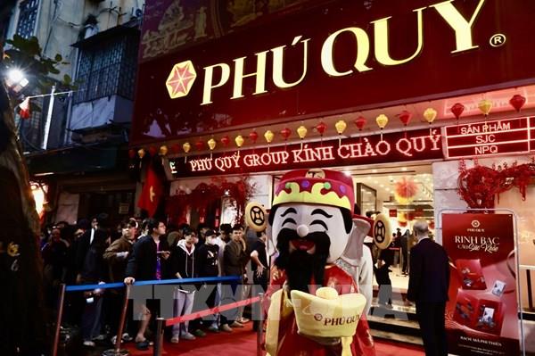 Vía Thần Tài, người Hà Nội xếp hàng mua vàng cầu lộc