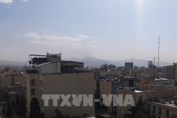 Các chuyến bay dân sự trên không phận Iran gấp rút chuyển hướng sau cuộc không kích