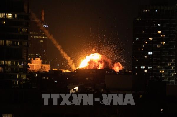 Iran phóng hơn 200 tên lửa đáp trả, nhiều điểm trúng mục tiêu tại miền Trung Israel