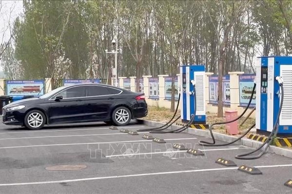 Trung Quốc mở rộng cơ sở hạ tầng sạc điện trên đường cao tốc