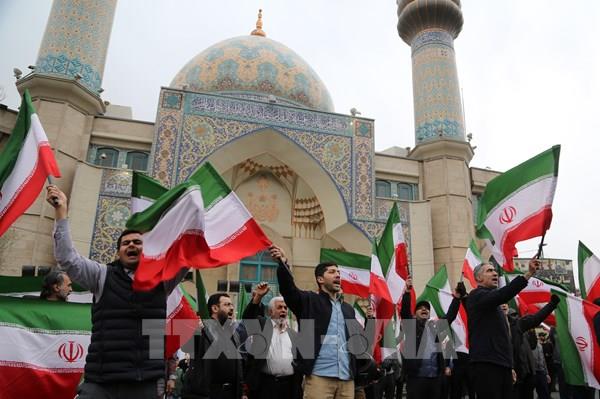 Bộ trưởng Ngoại giao Trung Quốc và Nga điện đàm, kêu gọi ngừng bắn ngay lập tức