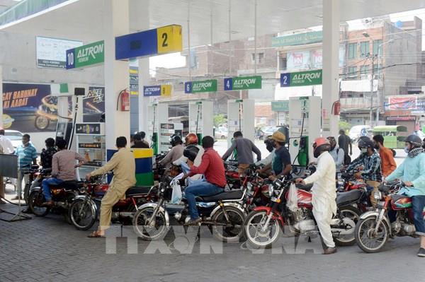 Hoạt động sản xuất dầu ở Trung Đông đứng trước rủi ro đình trệ