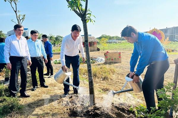Đồng Tháp phát động Tết trồng cây, khởi động Tháng Thanh niên