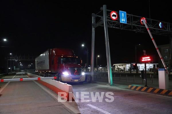 Chính thức thu phí không dừng cao tốc Bắc - Nam: Người dân đánh giá mức thu hợp lý 