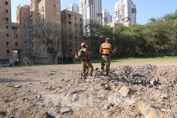 Xung đột tại Trung Đông: Iran tiếp tục phóng tên lửa vào Israel