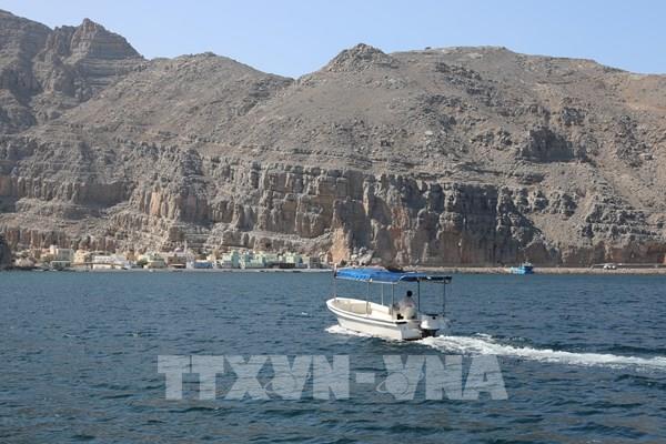 Iran tuyên bố kiểm soát hoàn toàn eo biển Hormuz