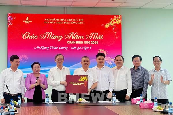 Lãnh đạo Cần Thơ “xông đất” các doanh nghiệp ngày đầu năm mới