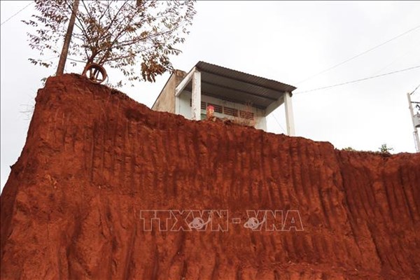 Thông tin mới vụ nhà dân “treo cao” sau khi hạ cốt nền đường ĐT.753