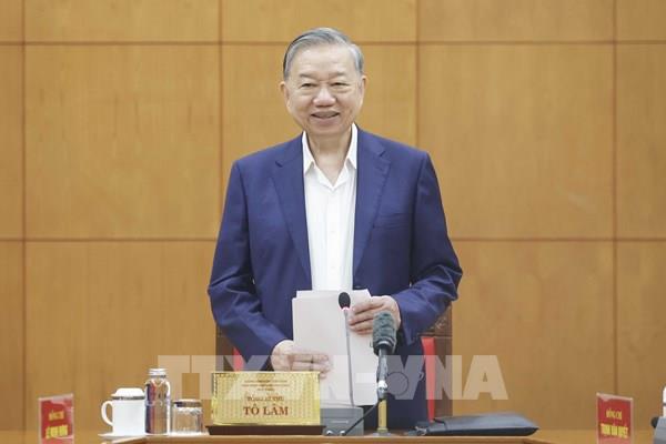 Tổng Bí thư Tô Lâm: Khắc phục tình trạng “thừa người quen việc cũ nhưng thiếu người làm việc mới”