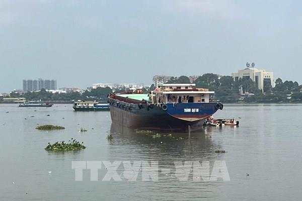 Sà lan đâm cầu Ghềnh khiến đường sắt Bắc – Nam tê liệt