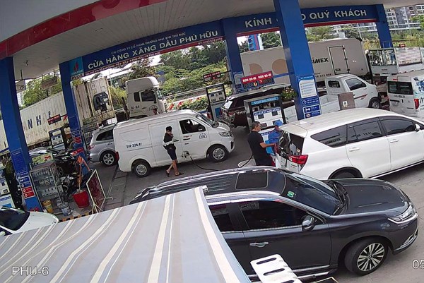 Giá xăng dầu tăng mạnh, áp lực tăng lên với hệ thống cửa hàng xăng dầu nhà nước