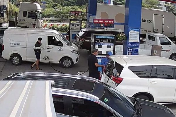 Giá xăng dầu tăng mạnh, áp lực tăng lên với hệ thống cửa hàng xăng dầu nhà nước