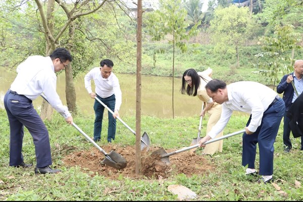 Phát động Tết trồng cây tại khu di tích lịch sử quốc gia đặc biệt Đền Hùng